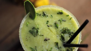 El jugo detox de piña,