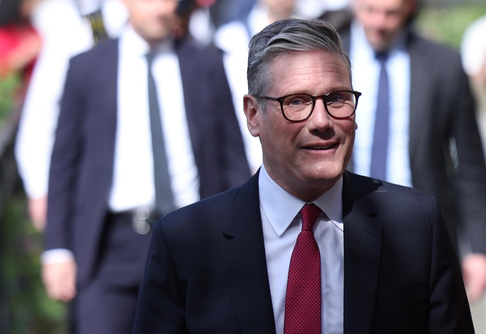 La aplastante victoria de los laboristas en las elecciones británicas abrirá una etapa de “cambio” y “renovación nacional”, afirmó su líder, Keir Starmer, próximo primer ministro (EFE/EPA/NEIL HALL)