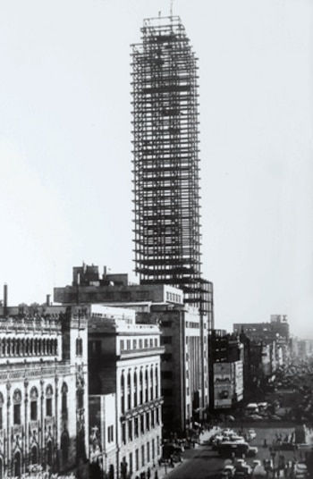 La Torre Latinoamericana, a lo