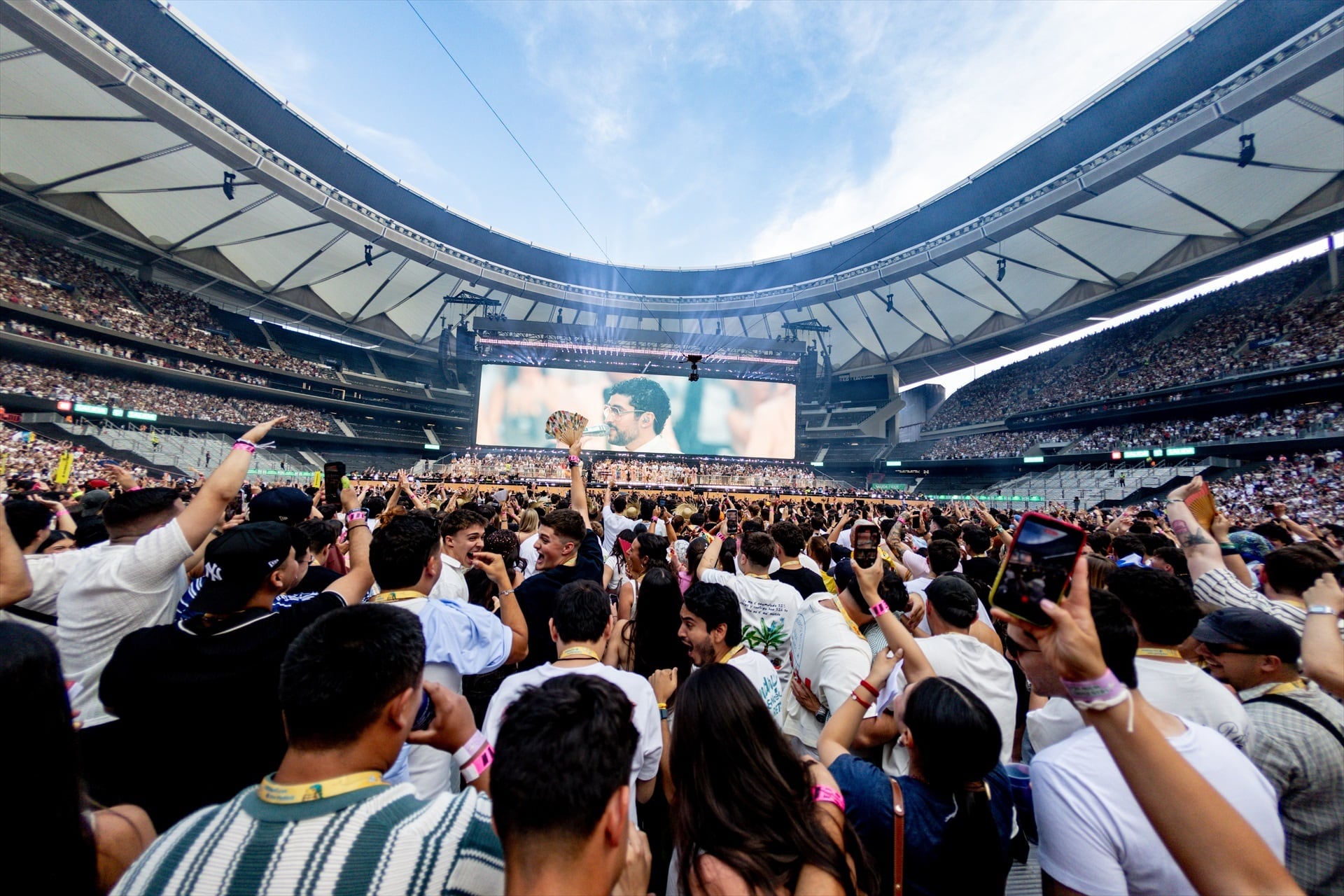 El cantante Bad Bunny durante un concierto en el Riyadh Air Metropolitano, el pasado 15 de junio en Madrid. (Ricardo Rubio / Europa Press)