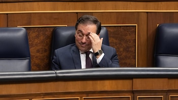 Albares analiza la situación de