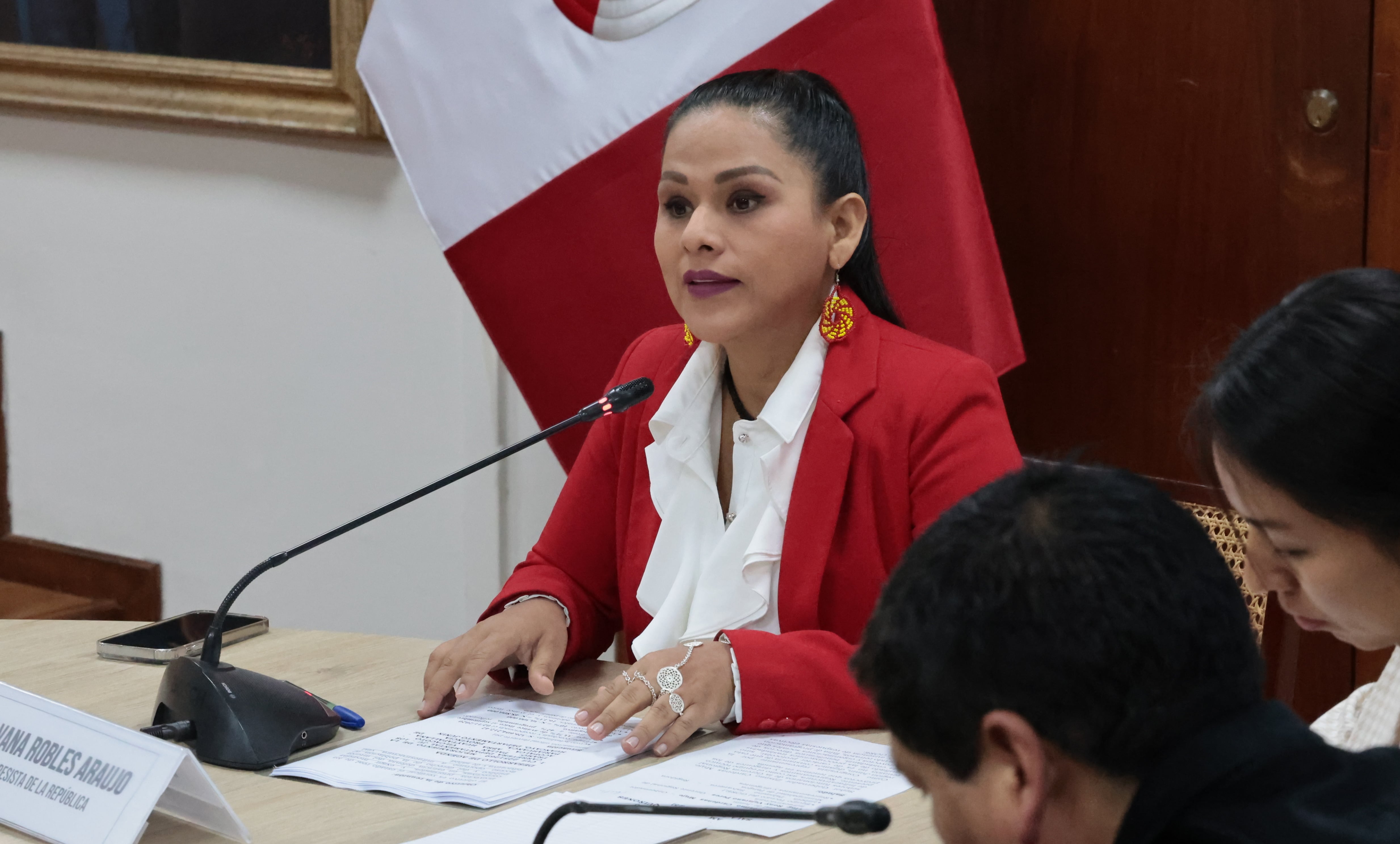 Silvana Robles, acusada de traidora en la oposición, responsabiliza al fujimorismo: “Sería nefasto que la izquierda se divida”
