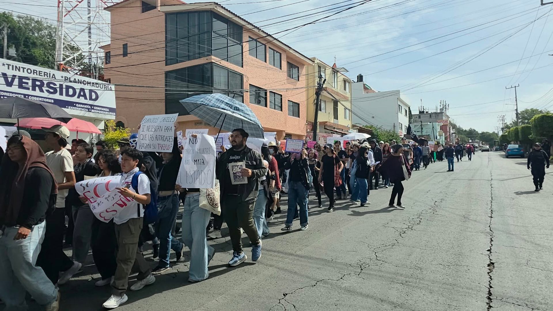 15/09/2026 Estudiantes de la Universidad Autónoma del Estado de Morelos (UAEM) inician marcha por las calles de Cuernavaca para exigir justicia por el feminicidio de la alumna española Claudia Tacoronte Aguilera, a 15 de septiembre de 2026, en Cuernavaca, Morelos (México). El contingente salió del Campus Chamilpa con dirección a Plaza de Armas.
SOCIEDAD
Heraldo media group