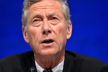 Olivier Blanchard, execonomista jefe del FMI y una de las voces más influyentes de la macroeconomía global, ha analizado el caso argentino al señalar que las estabilizaciones basadas en el tipo de cambio suelen generar una sobrevaluación temporal, tasas de interés elevadas y el riesgo de que la paciencia de los votantes se agote (Foto: Reuters)
