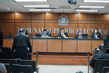 El Tribunal Superior Electoral se declaró incompetente para resolver la impugnación contra la prohibición de publicar encuestas electorales fuera de la precampaña y remitió el caso al Tribunal Constitucional. (Foto: TSE)