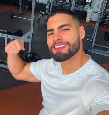 Él es Arturo Navarro el