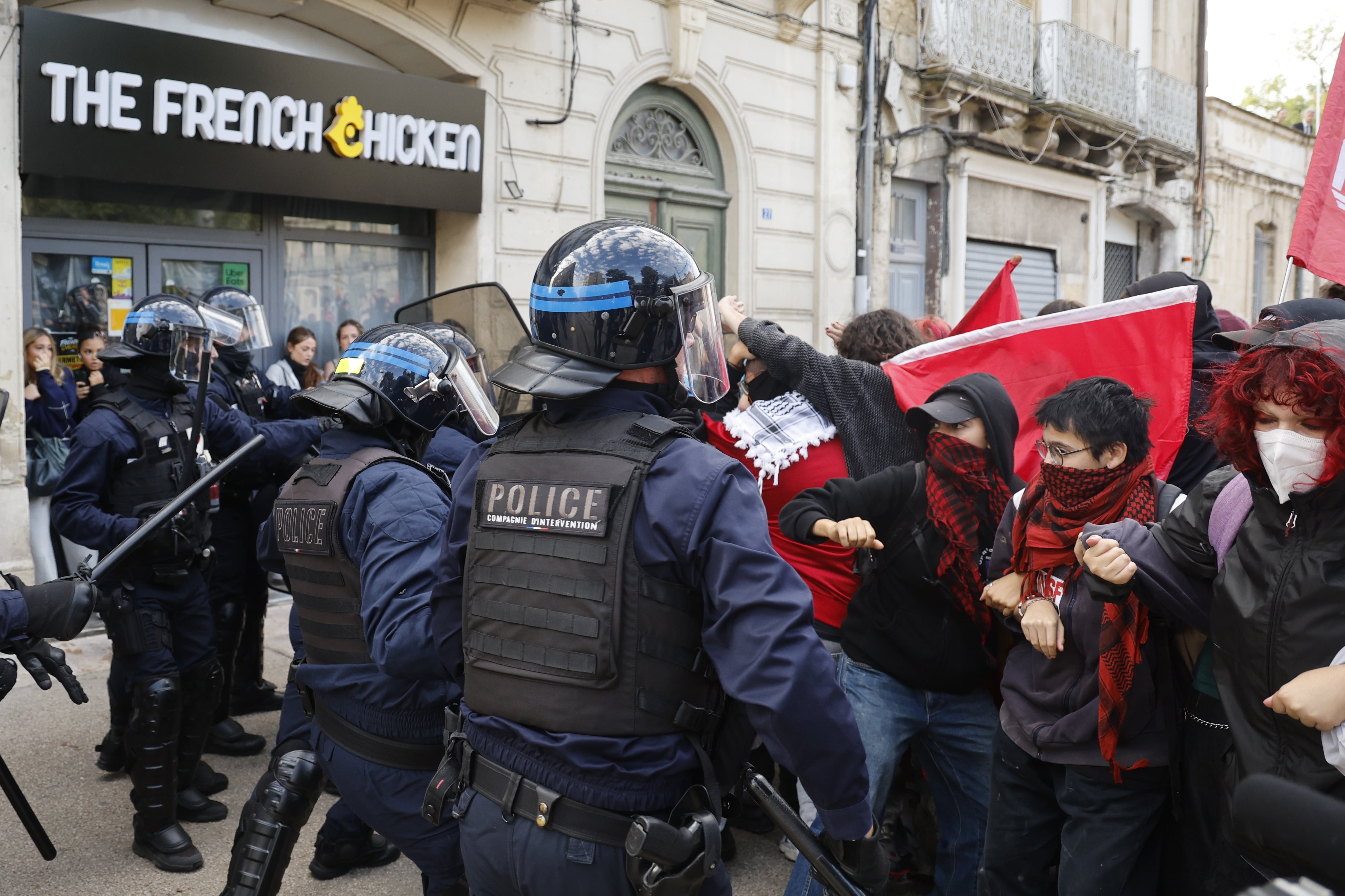 Las movilizaciones estudiantiles se extendieron desde las afueras de París hacia otras regiones francesas desde mediados de septiembre. (EFE/ARCHIVO)