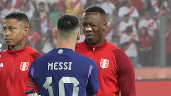 Luis Advíncula contó el inesperado plan que ideó para conseguir la camiseta de Lionel Messi: “Ya aseguré mi vejez”