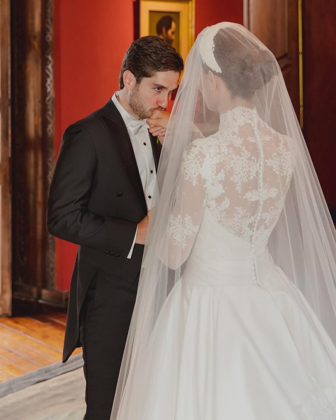 La historia de amor entre Josefina Vargas Llosa y Emiliano Camarena comenzó en la Universidad de Columbia y culminó en una boda en Lima.