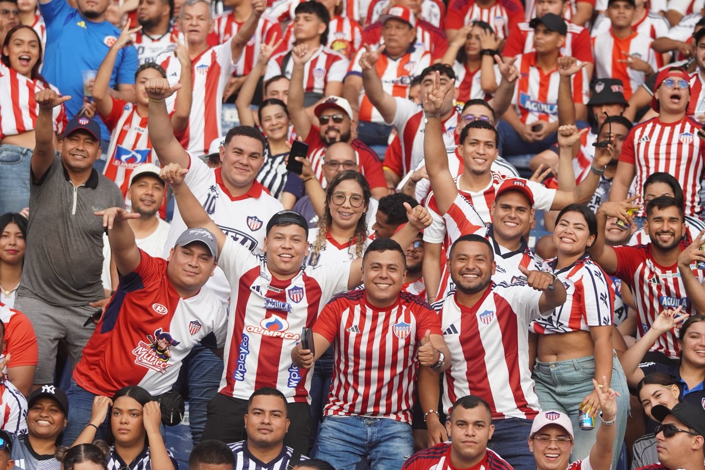 Los hinchas del Junior FC sueñan con la décima primera estrella en el escudo - crédito Junior FC