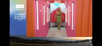 Mariana Ochoa al salir de LCDLFM. (Captura de pantalla)