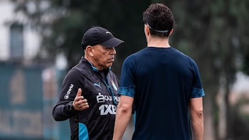 Se conoció que Roberto Mosquera pidió salida de jugador histórico de Sporting Cristal: “Sería cedido a prestado”