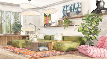 Ilustración de sala de estar con sofá modular verde, butaca rosa, mesa de centro, librero, cuadros, tres plantas grandes y ventana.