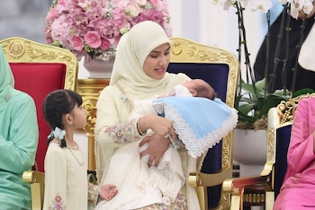El sultán Ibrahim Iskandar, el Tunku Ismail y la princesa. (Instagram @hrhcrownprinceofjohor)