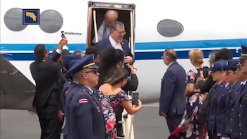 El presidente de Guatemala asiste a la investidura de Laura Fernández en Costa Rica