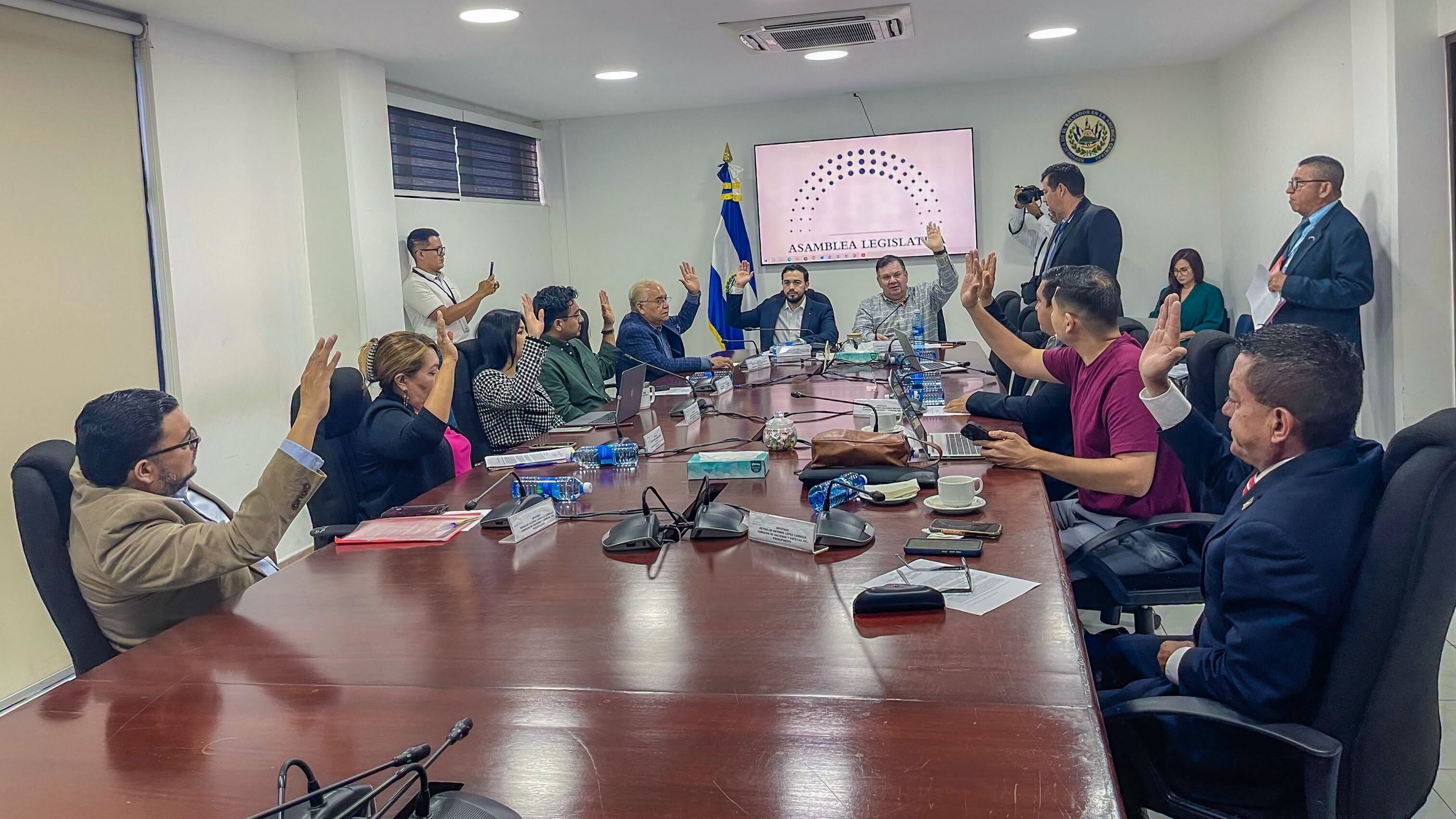 El Salvador busca crédito para el censo económico: la última medición nacional fue en 2005 (Foto cortesía diputado Reynaldo Cardoza)