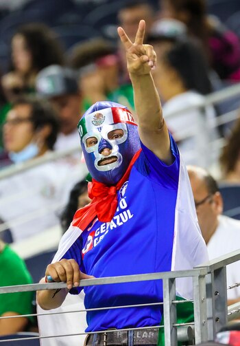 La afición mexicana sigue incurriendo