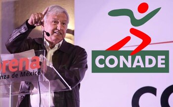 AMLO en la Conade dando