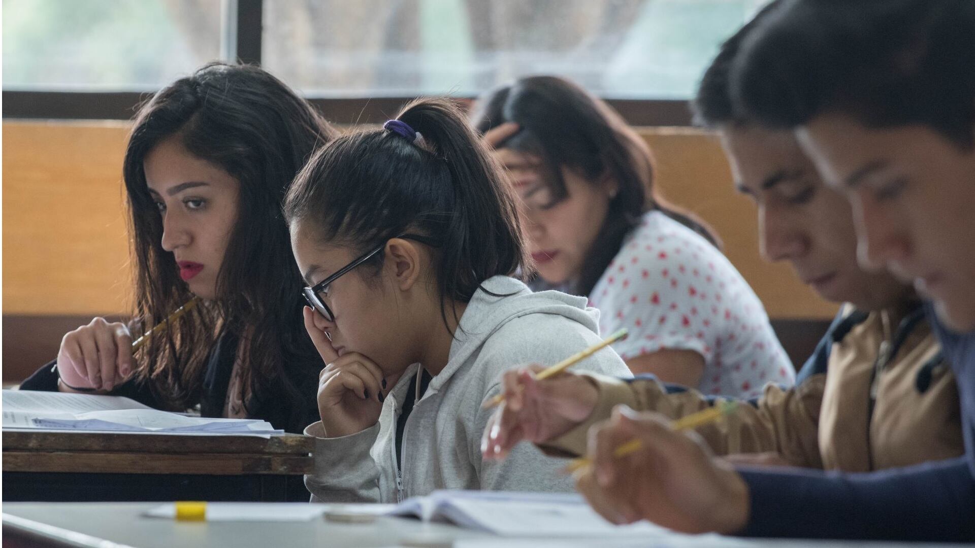 Becas en CDMX 2022, estudiantes de nivel primaria, medio superior, pilares