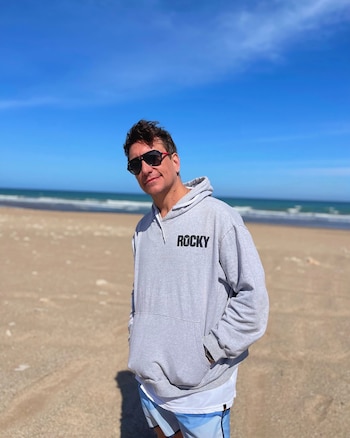 Nico Vázquez en la playa