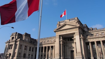 Un candidato presidencial en Perú denuncia el asesinato a ladrillazos de un aspirante a diputado en Chorillos