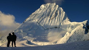 Áncash: Alerta máxima en el nevado Alpamayo por inestabilidad de un enorme bloque de hielo glaciar