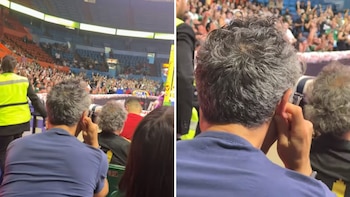 Extranjero no soporta el ambiente de la lucha libre al taparse los oídos y se vuelve viral