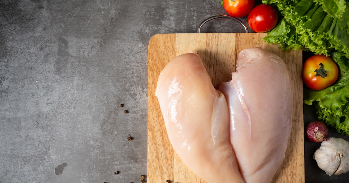 Pollo al horno, a la sartén y con salsa: cinco recetas fáciles para hacer en casa