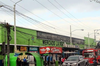 En el mercado Satélite de