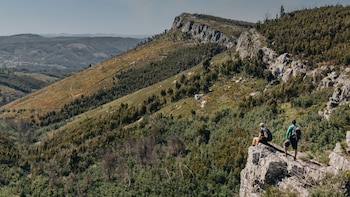 Enclavada entre las rocas de