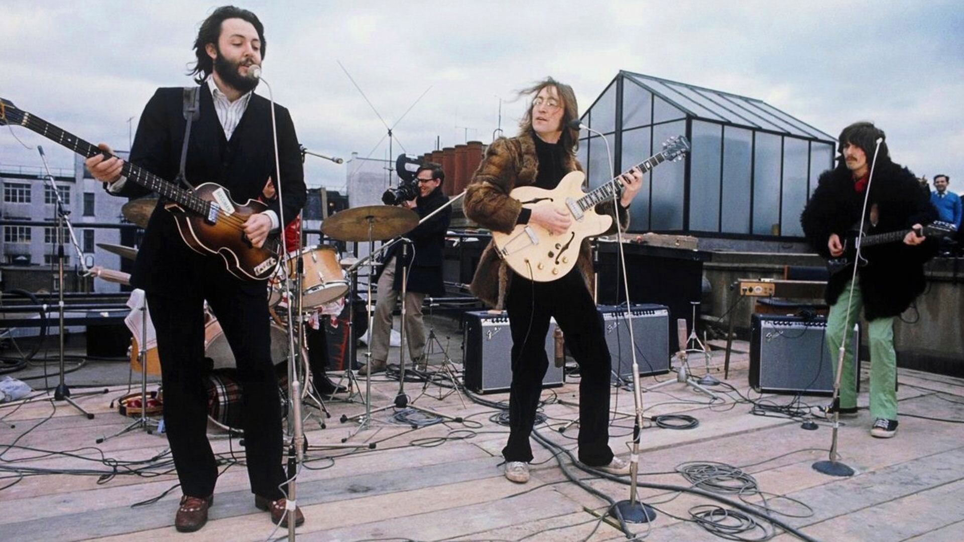 El 30 de enero de 1969 Los Beatles aparecieron sobre la terraza del edificio de oficinas de Apple, su sello discográfico, en el número de 3 de Savile Row, en pleno centro de Londres. (Apple Records)