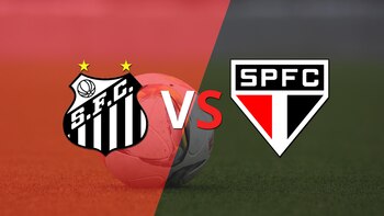 Santos marcó dos veces en