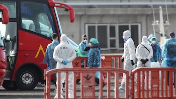 El epidemiólogo de la OMS embarcará en el vuelo de Países Bajos y no hará la cuarentena en el Gómez Ulla