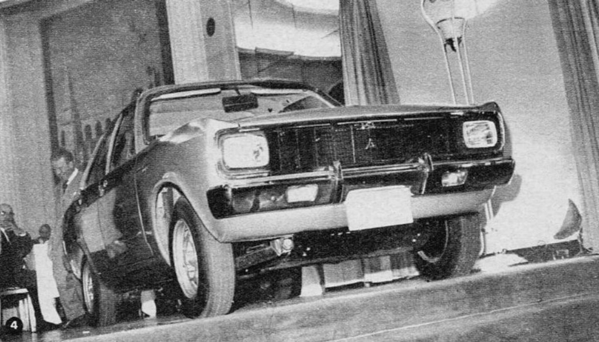 El primer Dodge 1500 se presentó en 1971 en el Plaza Hotel, con la presencia de Juan Manuel Fangio como invitado de honor.