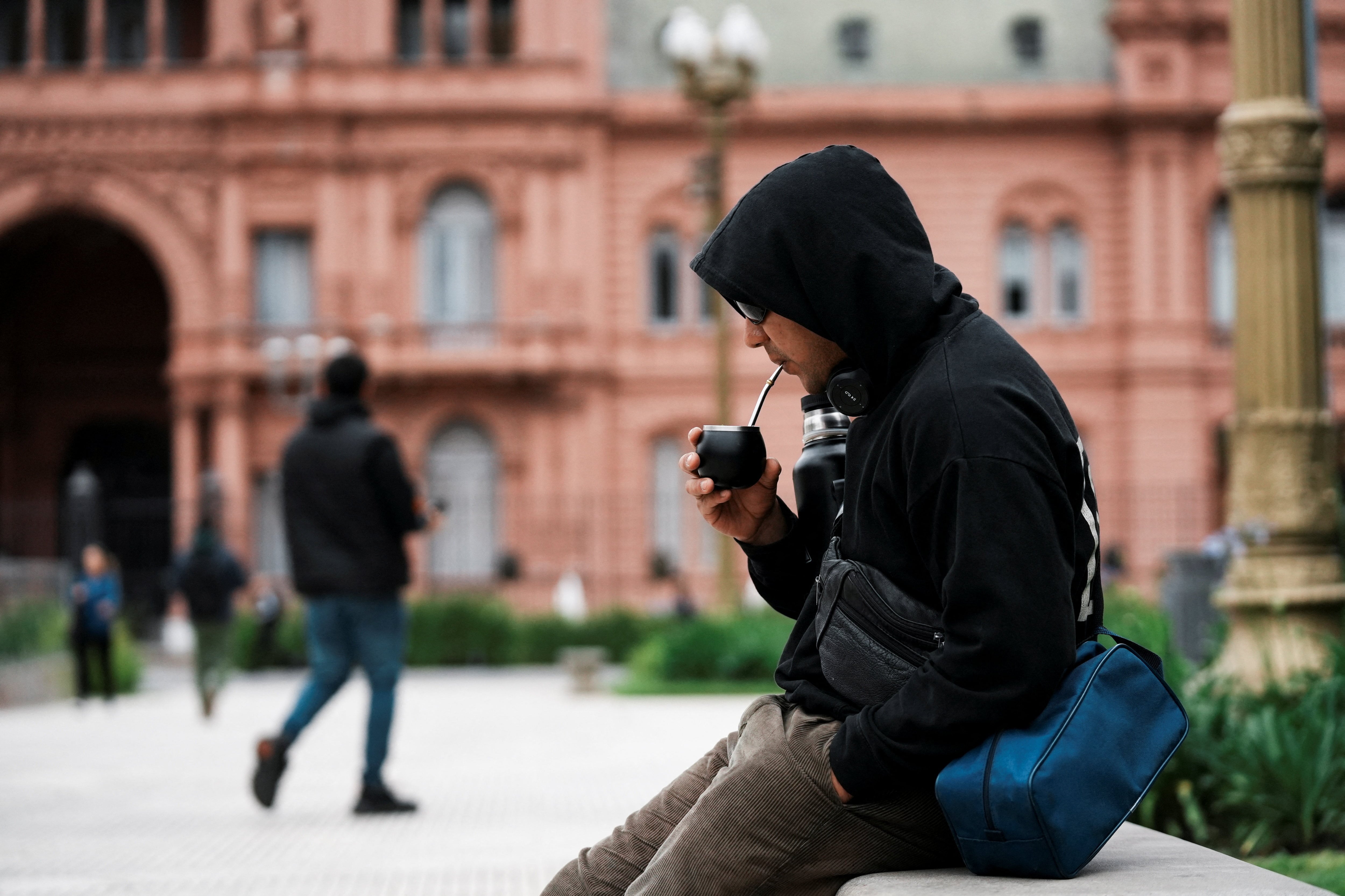 Durante buena parte de los últimos 20 años, el sector público actuó como uno de los principales motores de la actividad económica y del empleo (Foto: Reuters)