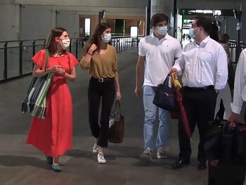 29-05-2021 CARLOS FITZ-JAMES STUART, BELÉN CORSINI Y SOFÍA PALAZUELO LLEGAN A SEVILLA.
MADRID, 29 (CHANCE) El fin de semana pasado vivimos una boda histórica para todo la familia Alba, pero sobre todo para la aristocracia, la de Carlos Fitz-James Stuart y Belén Corsini, quienes ya están disfrutando de su amor como marido y mujer. Una celebración que ha ocupado todas las portadas de las revistas y las páginas de los medios de comunicación por lo especial que fue.
EUROPA ESPAÑA SOCIEDAD
EUROPA PRESS REPORTAJES