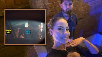 Mujer en primer plano sonriendo, hombre detrás con expresión seria, fondo de ladrillos. Recuadro con borde naranja muestra reflejo de 'Pamela López' y 'Nuevo Galán' en auto.