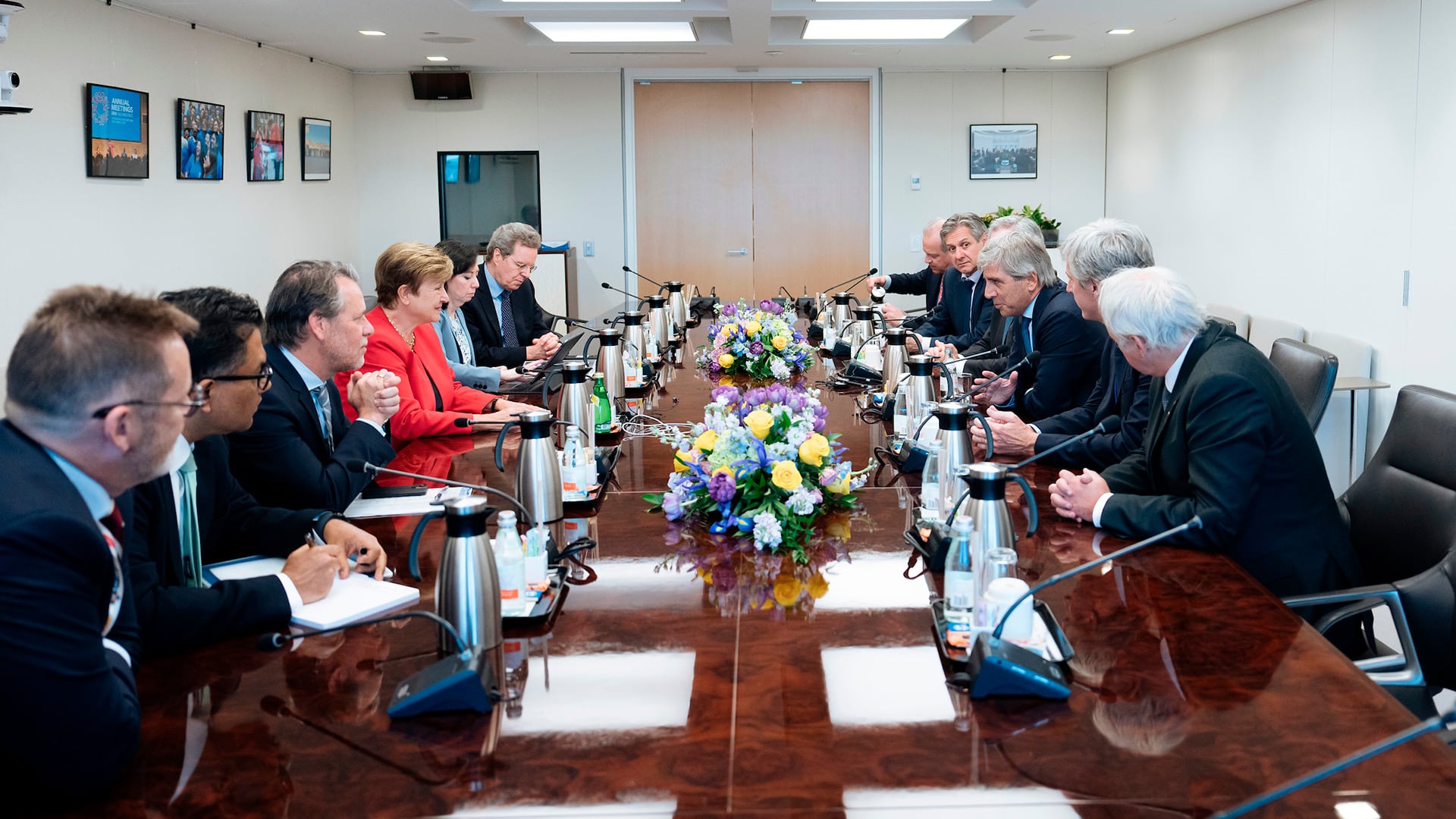 Una de las reuniones del equipo económico con el FMI, que insistió siempre en la necesidad de acumular reservas