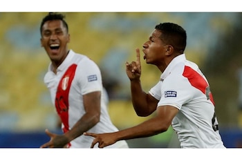 Edison Flores sufrió una lesión en el partido ante Chile que lo alejó de las canchas por mucho tiempo.