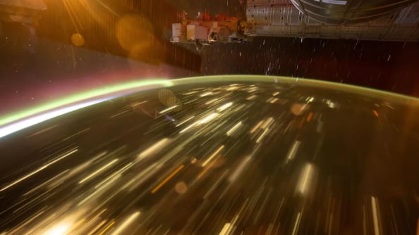 El astronauta de la NASA Anil Menon captó una imagen de larga exposición desde la Estación Espacial Internacional a 422 kilómetros de la Tierra. (NASA)