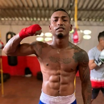 La identificación del boxeador Yeiner Gómez fue posible gracias a los tatuajes únicos en su torso y pecho reconocidos por su madre - crédito Facebook