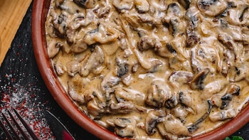 Pollo Diana con salsa de champiñones: una receta cremosa que es perfecta para el otoño y saca el máximo partido a un producto de temporada