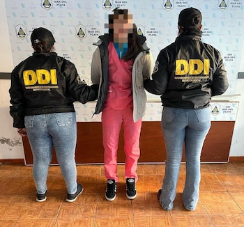 A la mujer la detuvieron