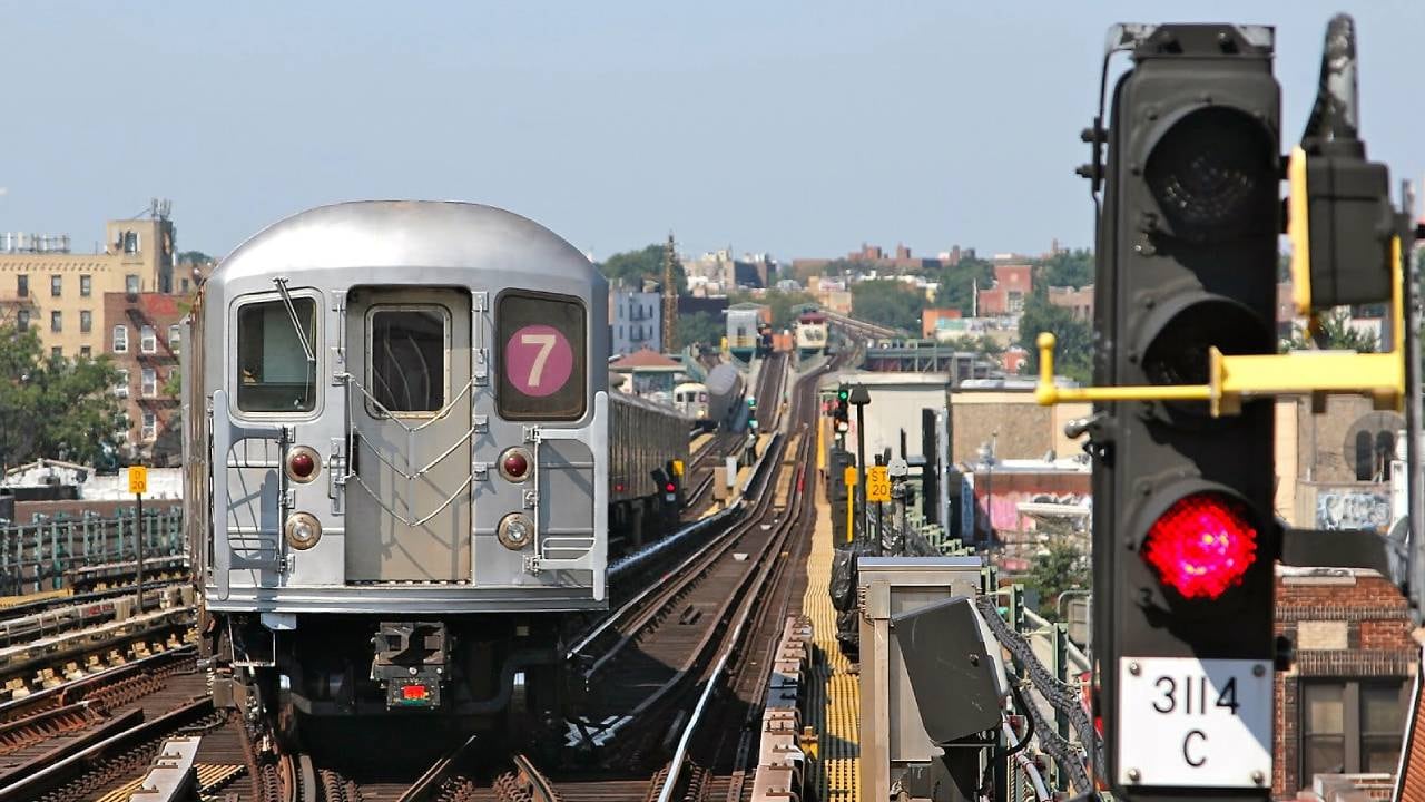 La estación Junction Boulevard permaneció cerrada durante varias horas tras el incidente en Queens (historiasdenuevayork.es)