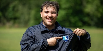 Matthew Evans reactivó el histórico club East Sheen FC en Londres tras más de un siglo de inactividad, apostando por la memoria deportiva local (SNWS)