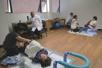 Las parteras profesionales desempeñan un papel fundamental en el sistema de salud guatemalteco, especialmente en comunidades rurales con acceso limitado a hospitales. (Foto: APPG)