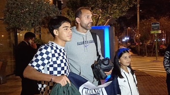 Hernán Barcos respondiendo al afecto