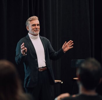 Harry Geithner impulsa inclusión artística