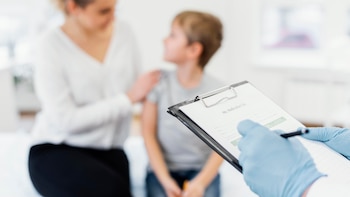 Retinoblastoma: causas, síntomas y tratamiento del cáncer de ojo que suele afectar a los niños