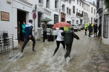 Vecinos de Grazalema corren por